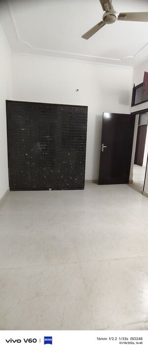 Room in 3 BHK Independent House at Gardenia Glory, Sector 46 – for Rent