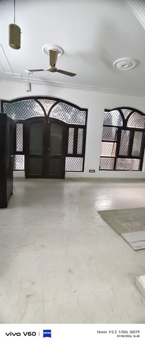 Room in 3 BHK Independent House at Gardenia Glory, Sector 46 – for Rent