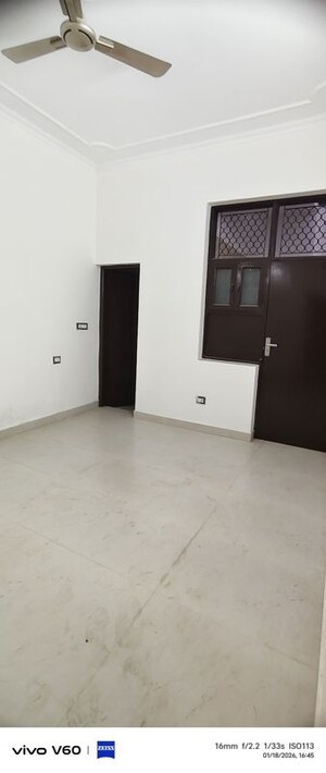 Room in 3 BHK Independent House at Gardenia Glory, Sector 46 – for Rent
