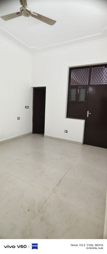 Room in 3 BHK Independent House at Gardenia Glory, Sector 46 – for Rent