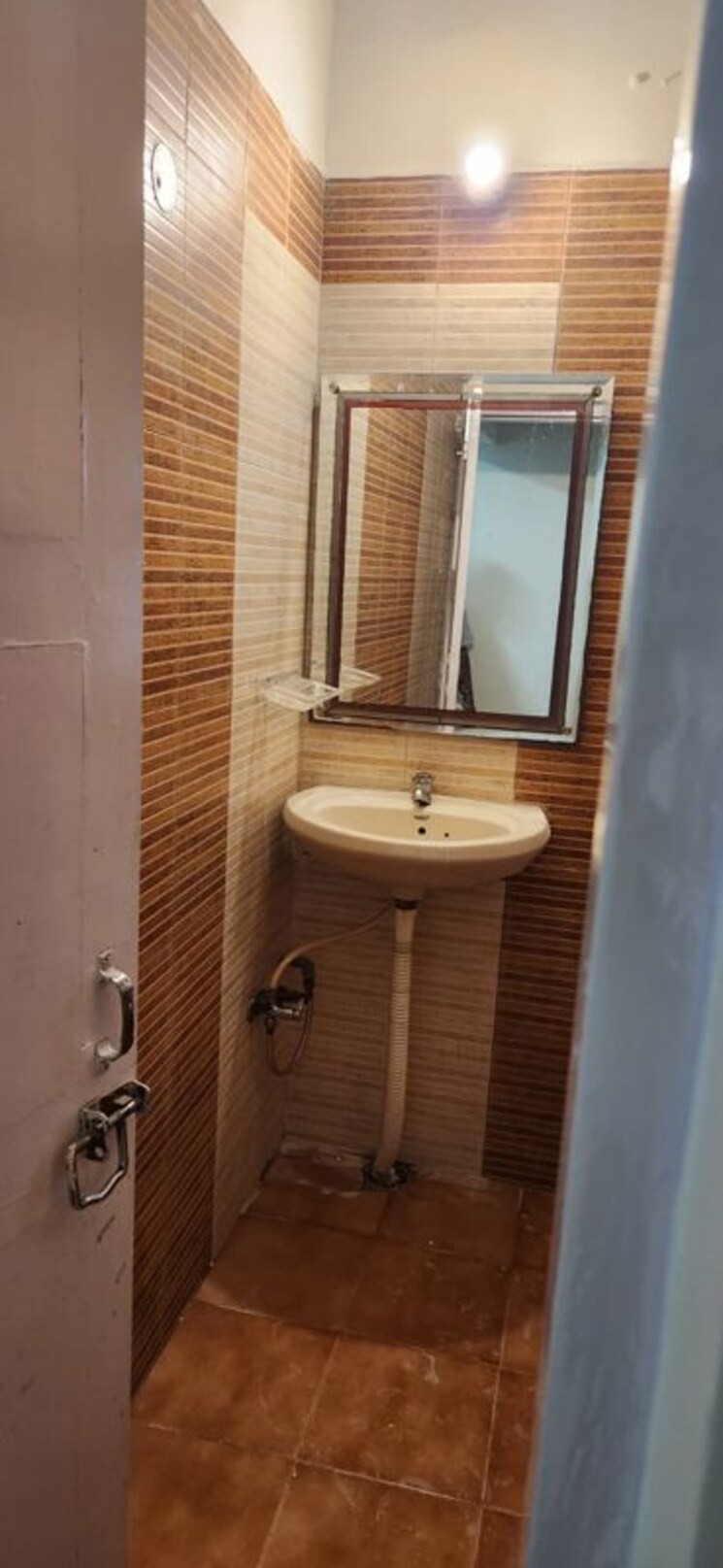 Bathroom, alaknanda 5 Bedroom 1550 Sq.Ft. Builder Floor In Alaknanda Delhi 9848535