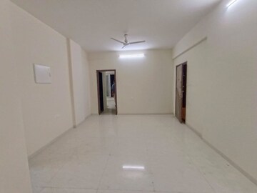 Room in 2 BHK Apartment at Sidhivinayak Flora, Chembur – for Rent