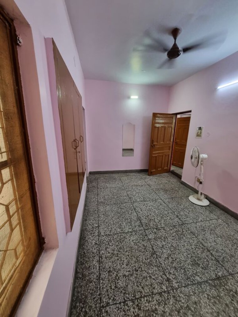 Room, rwa-apartments-sector-19 1.5 Bedroom 650 Sq.Ft. Independent House In Sector 19 Noida 9848548