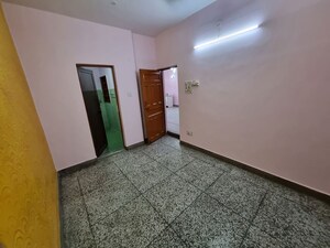 Room in 1.5 BHK Independent House at RWA Apartments Sector 19, Sector 19 – for Rent