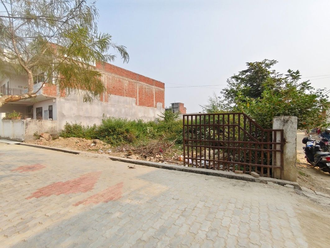 Plot For Sale in Jankipuram