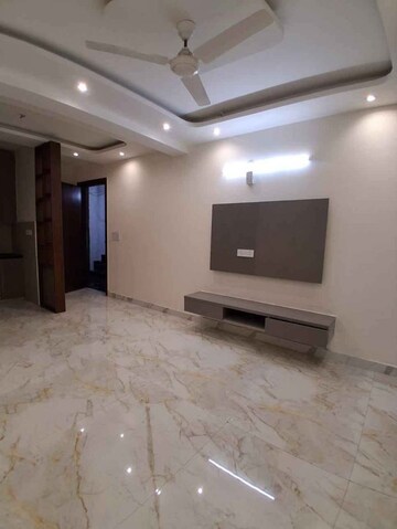 Room in 2 BHK Builder Floor at Chattarpur – for Rent
