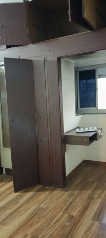 Bathroom in 3.5 BHK Apartment at Tarapore Gardens, Andheri West – for Rent