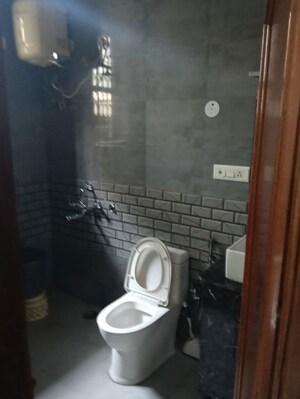 Bathroom in 2.5 BHK Villa at Sector 55 – for Rent