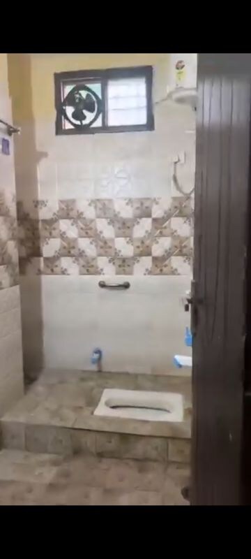 Bathroom in 2 BHK Builder Floor at RWA Apartments Sector 45, Sector 45 – for Rent