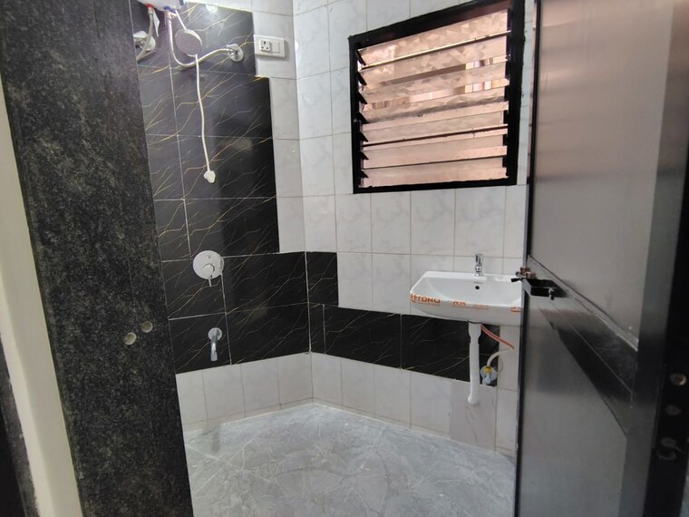 Bathroom, karan-gharonda 3 Bedroom 1400 Sq.Ft. Apartment In Wadgaon Sheri Pune 9848674