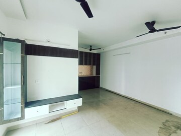 Room in 3.5 BHK Apartment at Elite Golf Green, Sector 79 – for Rent