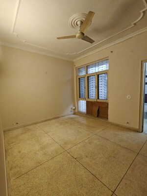 Room in 1 BHK Builder Floor at Ansal Sushant Lok I, Sector 43 – for Rent