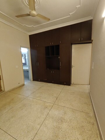 Room in 1 BHK Builder Floor at Ansal Sushant Lok I, Sector 43 – for Rent