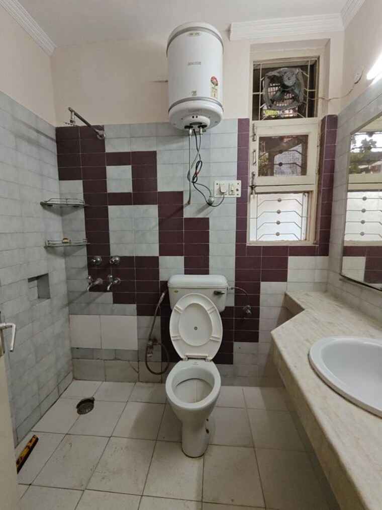 Bathroom, ansal-sushant-lok-i 1 Bedroom 215 Sq.Yd. Builder Floor In Sector 43 Gurgaon 9848703