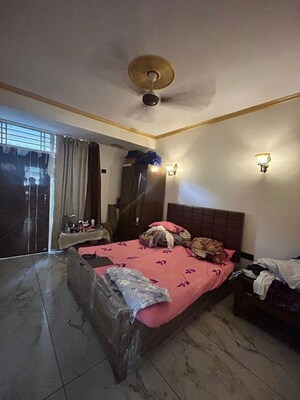 Bedroom in 3 BHK Builder Floor at Sector 28 – for Rent