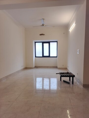 Room in 3 BHK Apartment at Vasant Kunj – for Rent