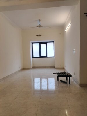 Room in 3 BHK Apartment at Vasant Kunj – for Rent