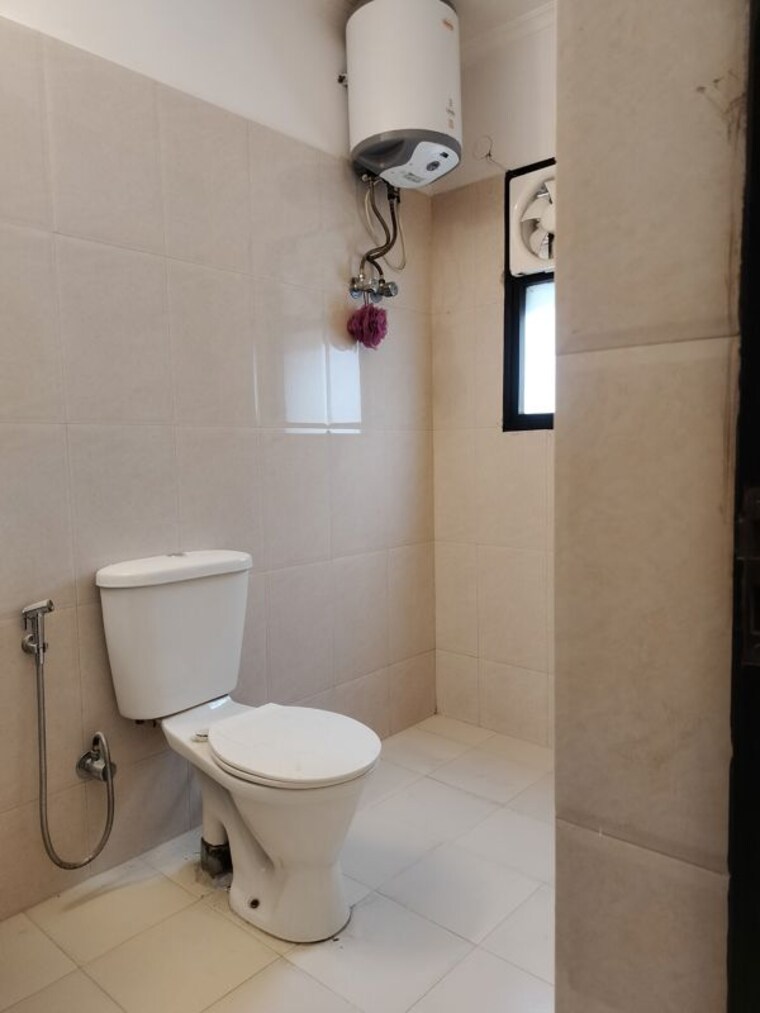 Bathroom, vasant kunj 3 Bedroom 1200 Sq.Ft. Apartment In Vasant Kunj Delhi 9848711
