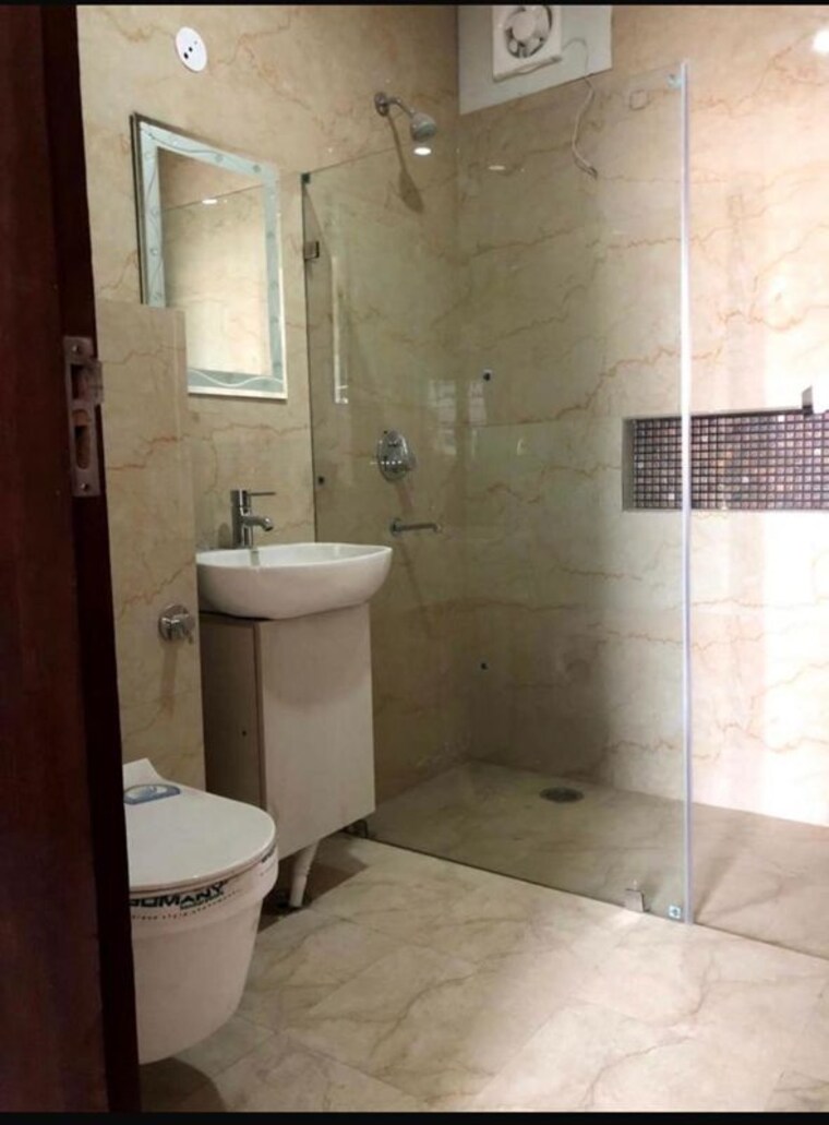 Bathroom, sector 31 3 Bedroom 2250 Sq.Ft. Builder Floor In Sector 31 Faridabad 9848718