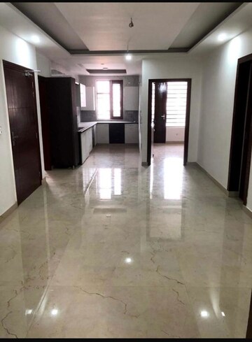 Room in 3 BHK Builder Floor at Sector 31 – for Rent