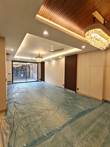 Bedroom in 3 BHK Builder Floor at Gupta Awas, Sector 43 – for Rent