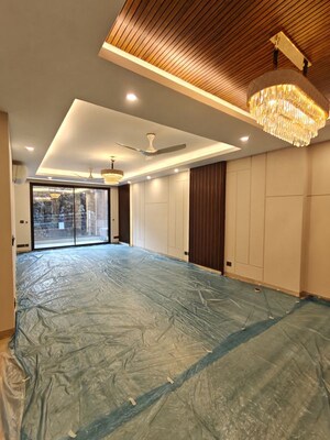 Bedroom in 3 BHK Builder Floor at Gupta Awas, Sector 43 – for Rent