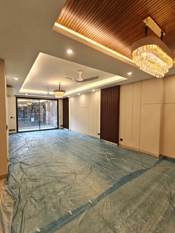 Bedroom in 3 BHK Builder Floor at Gupta Awas, Sector 43 – for Rent