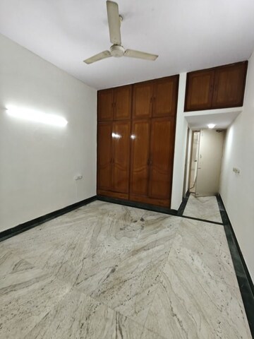 Room in 2.5 BHK Builder Floor at Ansal Sushant Apartments, Sushant Lok I – for Rent