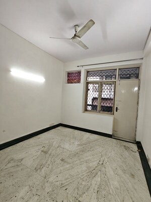 Room in 2.5 BHK Builder Floor at Ansal Sushant Apartments, Sushant Lok I – for Rent