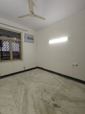 Room in 2.5 BHK Builder Floor at Ansal Sushant Apartments, Sushant Lok I – for Rent