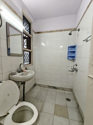 Bathroom in 2.5 BHK Builder Floor at Ansal Sushant Apartments, Sushant Lok I – for Rent