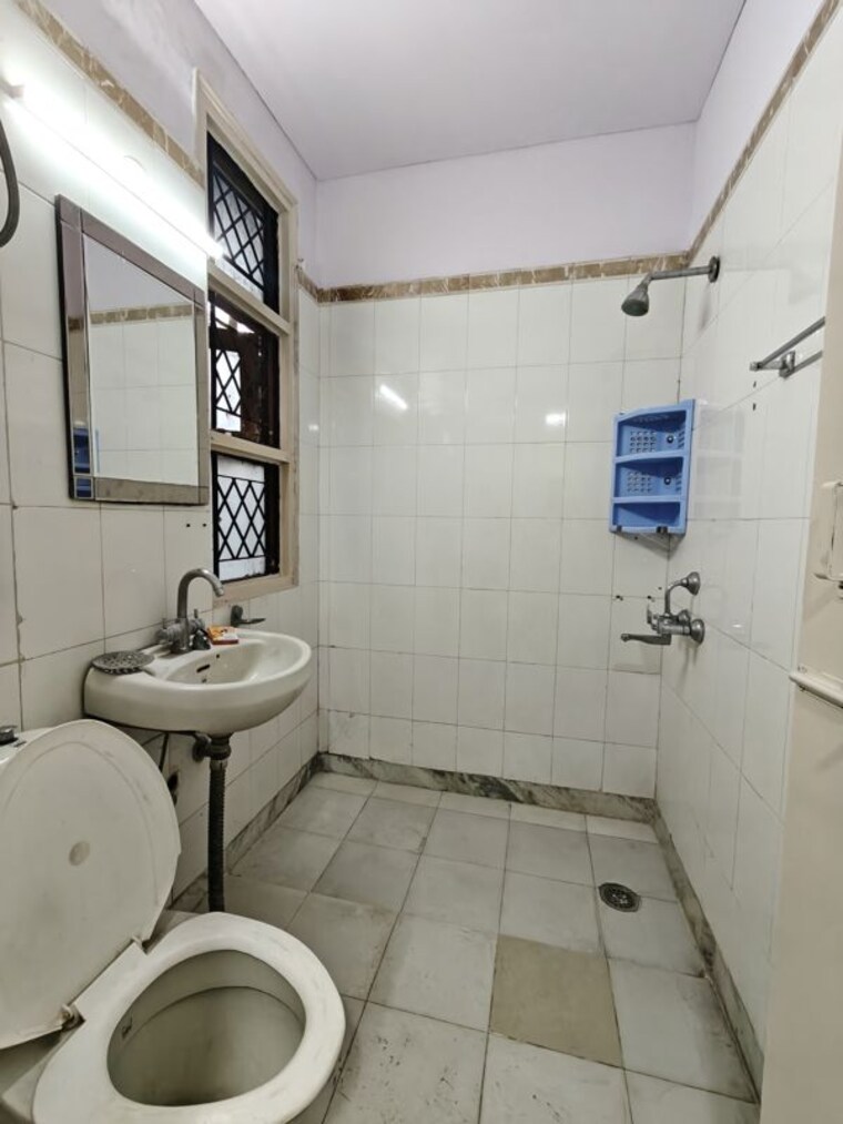 Bathroom, ansal-sushant-apartments 2.5 Bedroom 215 Sq.Yd. Builder Floor In Sushant Lok I Gurgaon 9848726
