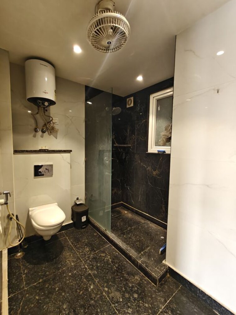 Bathroom, gupta-awas 3 Bedroom 215 Sq.Yd. Builder Floor In Sector 43 Gurgaon 9848740