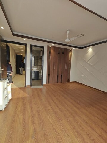 Room in 3 BHK Builder Floor at Gupta Awas, Sector 43 – for Rent