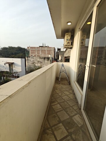 Balcony in 3 BHK Builder Floor at Gupta Awas, Sector 43 – for Rent