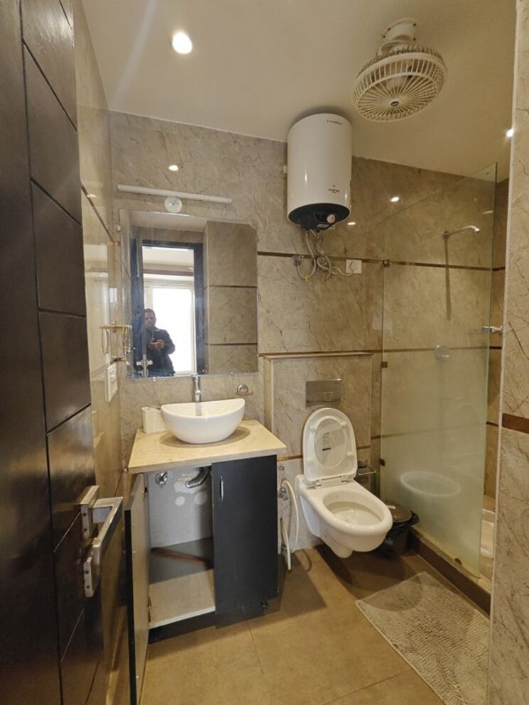 Bathroom, gupta-awas 3 Bedroom 215 Sq.Yd. Builder Floor In Sector 43 Gurgaon 9848740