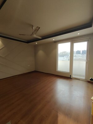 Room in 3 BHK Builder Floor at Gupta Awas, Sector 43 – for Rent