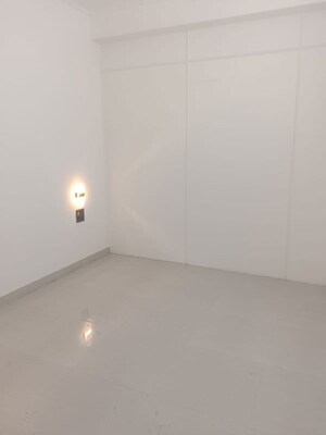 Room in 3 BHK Builder Floor at Indraprastha Colony – for Rent