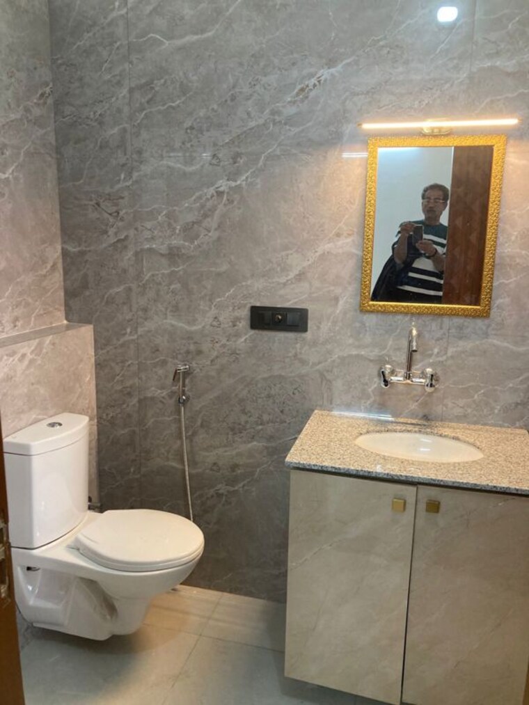 Bathroom, indraprastha colony 3 Bedroom 2250 Sq.Ft. Builder Floor In Indraprastha Colony Faridabad 9848751