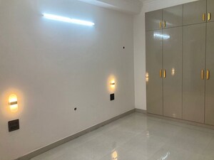 Room in 3 BHK Builder Floor at Indraprastha Colony – for Rent