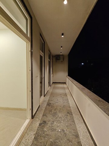 Building Lobby in 4 BHK Builder Floor at Ansal Sushant Floors, Sushant Lok ii – for Rent