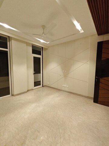 Room in 4 BHK Builder Floor at Ansal Sushant Floors, Sushant Lok ii – for Rent