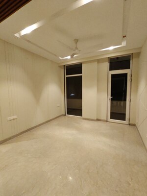 Room in 4 BHK Builder Floor at Ansal Sushant Floors, Sushant Lok ii – for Rent