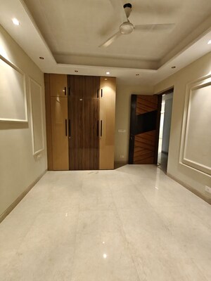 Room in 4 BHK Builder Floor at Ansal Sushant Floors, Sushant Lok ii – for Rent