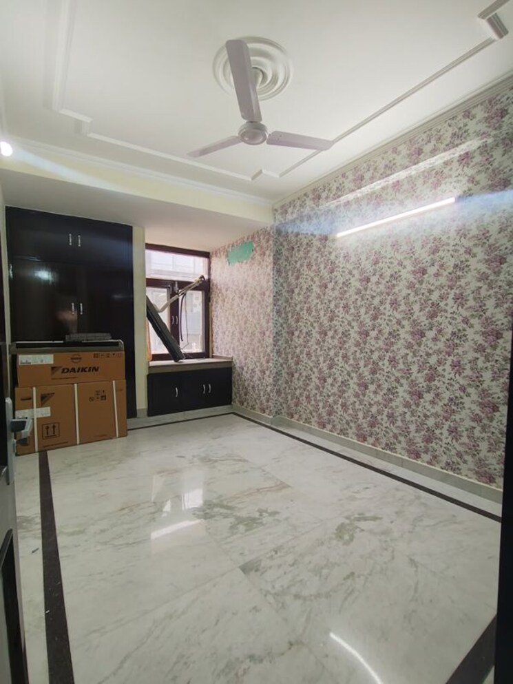 Bedroom, uday park 3 Bedroom 1953 Sq.Ft. Builder Floor In Uday Park Delhi 9848789