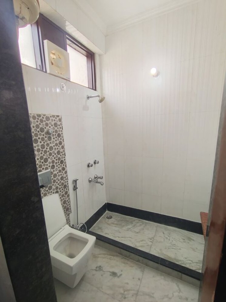 Bathroom, uday park 3 Bedroom 1953 Sq.Ft. Builder Floor In Uday Park Delhi 9848789
