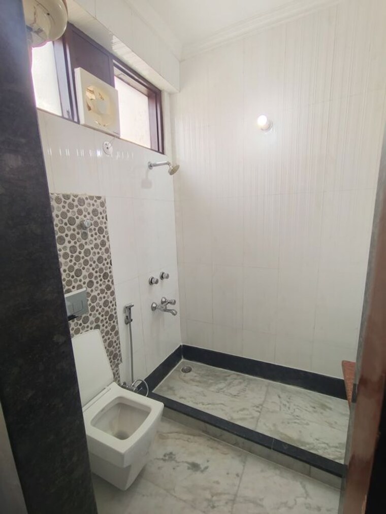 Bathroom, uday park 3 Bedroom 1953 Sq.Ft. Builder Floor In Uday Park Delhi 9848789