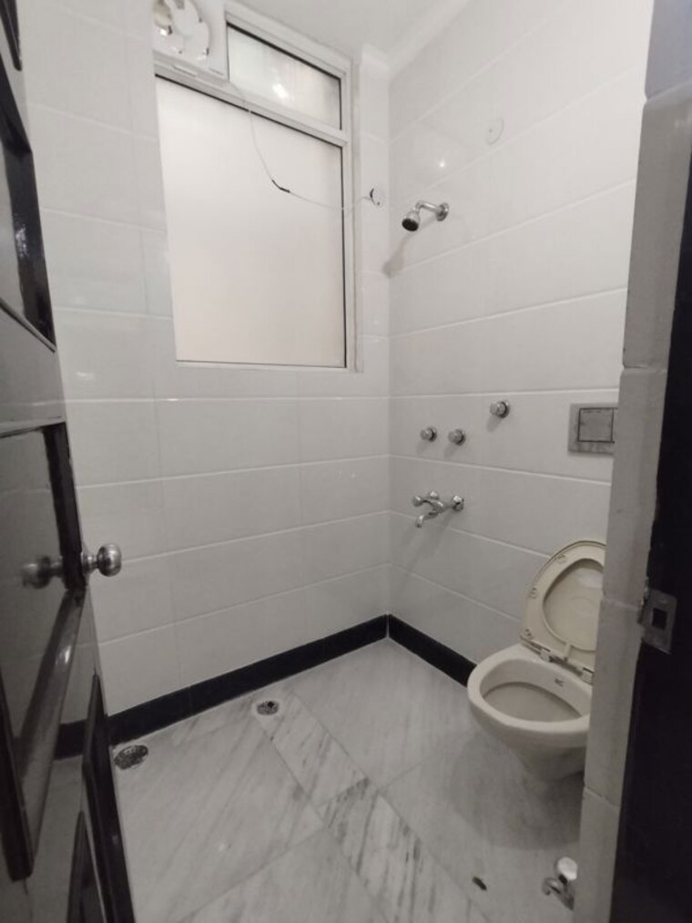 Bathroom, uday park 3 Bedroom 1953 Sq.Ft. Builder Floor In Uday Park Delhi 9848789