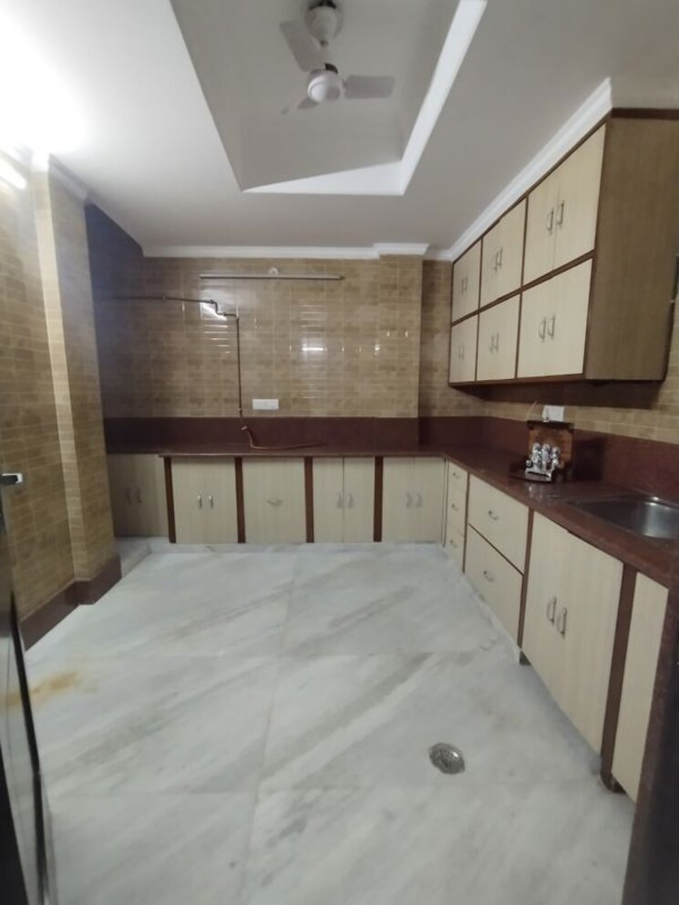 Kitchen, uday park 3 Bedroom 1953 Sq.Ft. Builder Floor In Uday Park Delhi 9848789