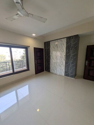 Room in 3 BHK Builder Floor at Sector 57 – for Rent